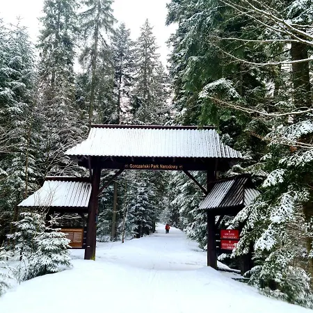 Forest House Lodge *
